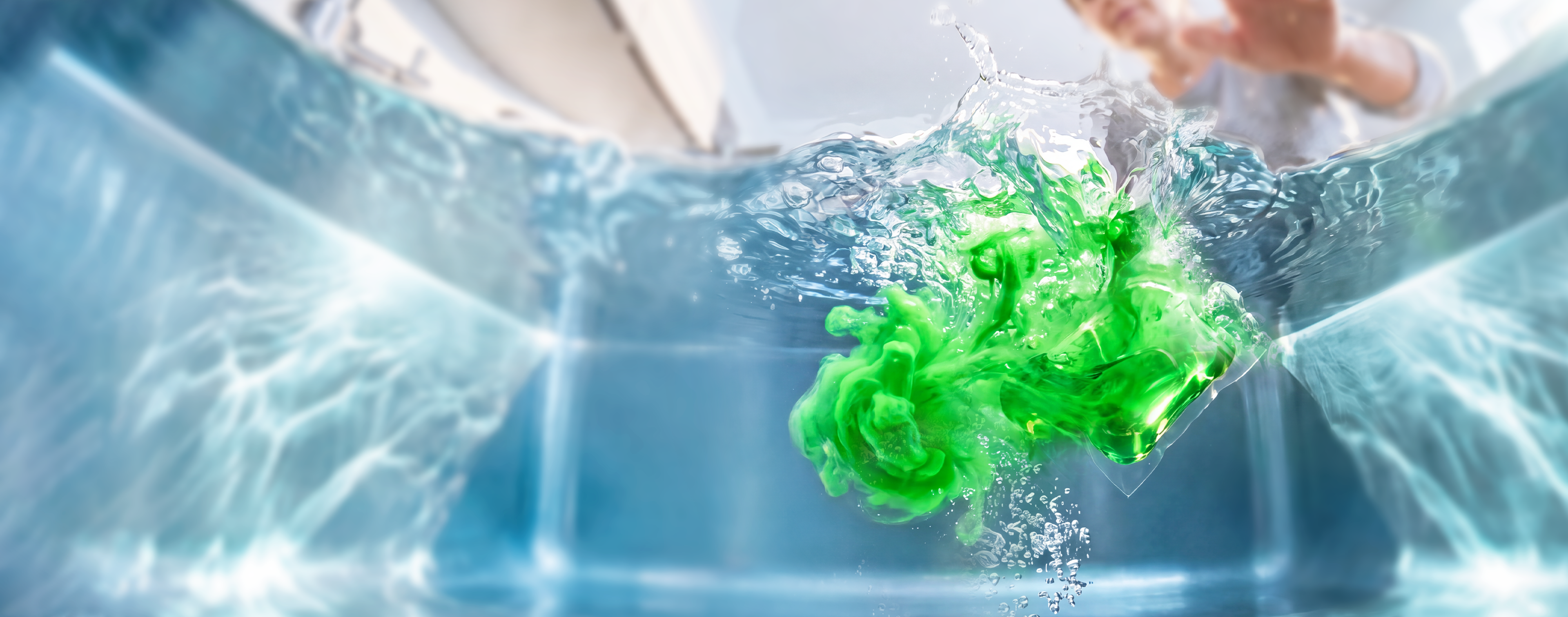 Fast-dissolving film in water