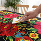 Luxus, színes szövésű jacquard asztalterítő, hullámos szegéllyel