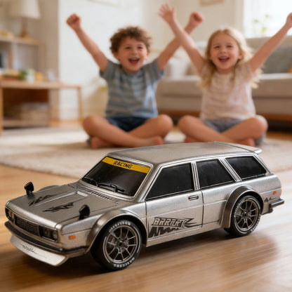 1:24 méretarányú drift autó távirányítóval és LED világítással